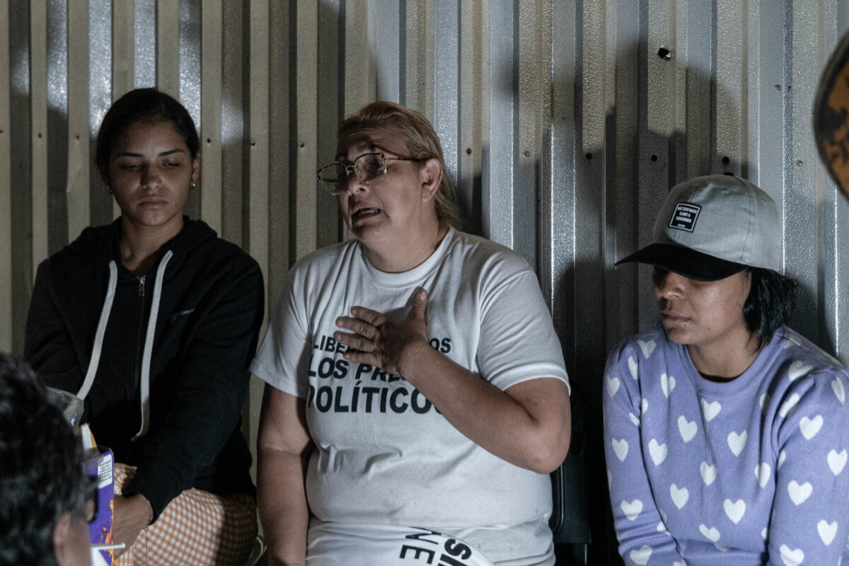 Un campamento de historias y sueños resiste frente a la Zona 7 de la PNB