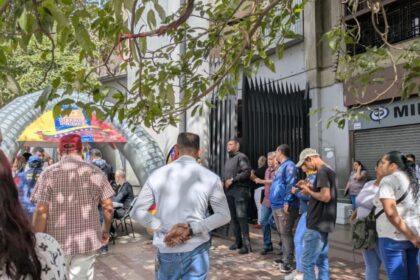 Familiares de presos políticos acudieron al Palacio de Justicia para presentar solicitudes de amnistía