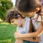 Cómo acompañar a niños y adolescentes ante el estrés provocado por hechos de alta tensión social 