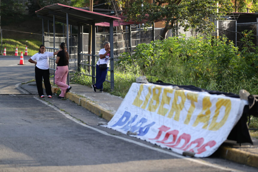 Gendarme argentino y más de 200 presos políticos continúan en huelga de hambre