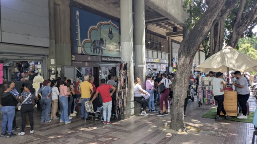 Familiares de presos políticos acudieron al Palacio de Justicia para presentar solicitudes de amnistía