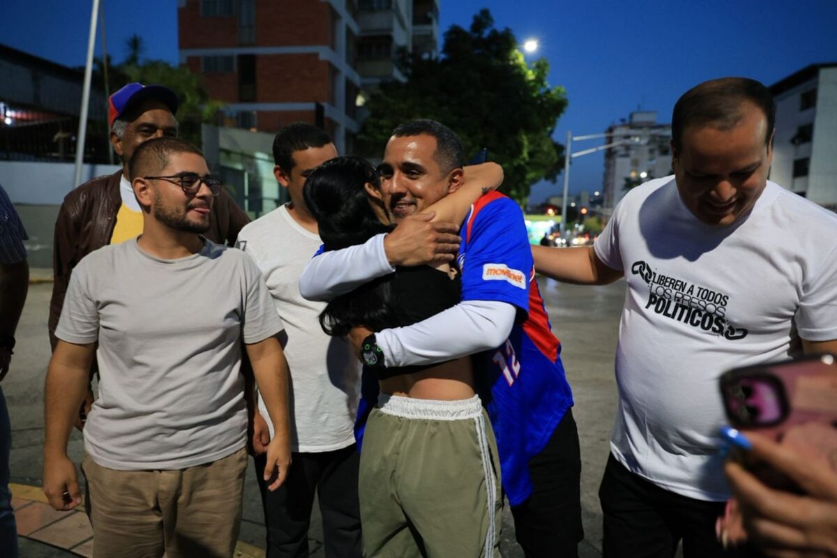 En imágenes: así se vivió el regreso a la libertad de decenas de presos políticos el fin de semana 