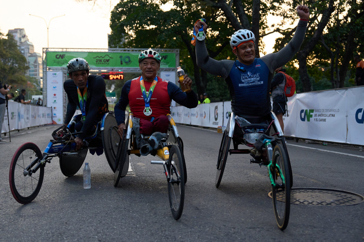 El panameño Castelblanco y la ecuatoriana Ortiz establecieron nuevos récords en los 42K del Maratón CAF 2026