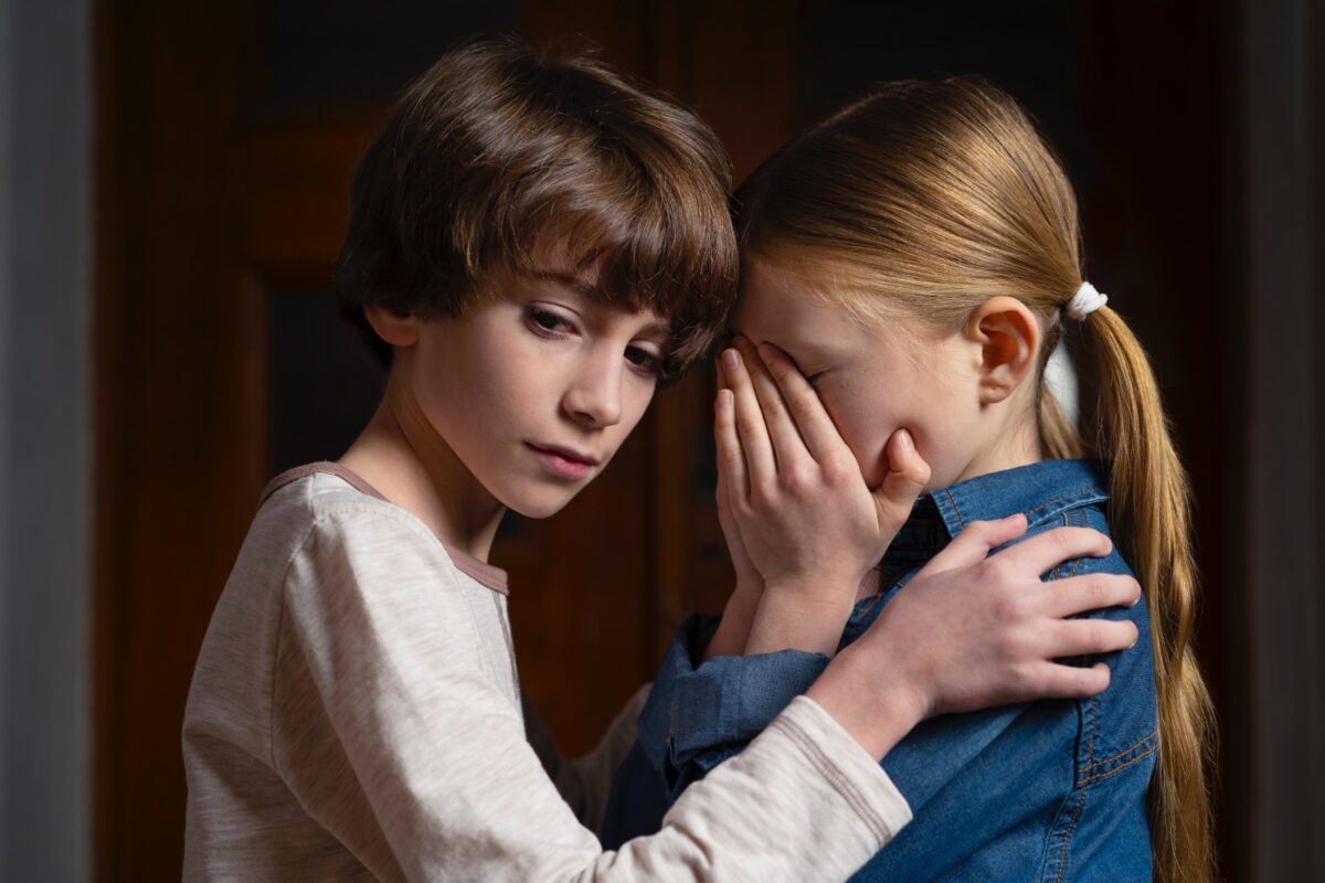 Cómo acompañar a niños y adolescentes ante el estrés provocado por hechos de alta tensión social 