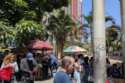 Familiares de presos políticos acudieron al Palacio de Justicia para presentar solicitudes de amnistía