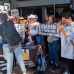 En imágenes: familiares de presos políticos se concentran en las afueras del Palacio de Justicia