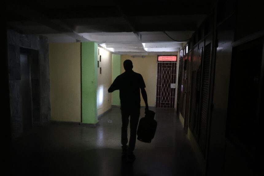 Sin petróleo, sin vuelos y con un peso en mínimos: Cuba cruje bajo la presión de EE.UU.