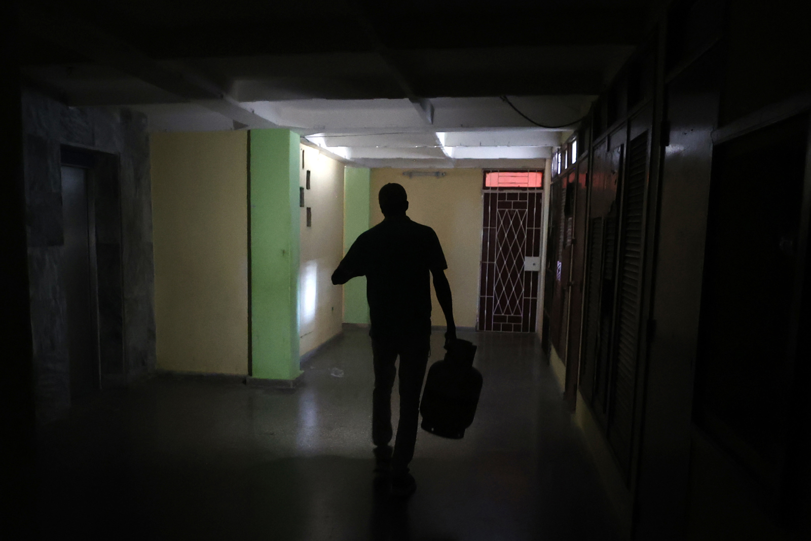 Without oil, without flights, and with a peso at its lowest: Cuba collapses under US pressure