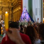 Entre velas y cantos: devotos caraqueños pidieron a la Virgen de la Candelaria por la paz de Venezuela