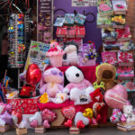 San Valentín en Caracas: vendedores ambulantes, objetos y esquinas donde florece la venta de regalos