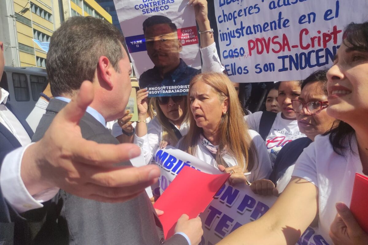 Familiares de trabajadores de PDVSA detenidos solicitaron revisión de casos ante la AN