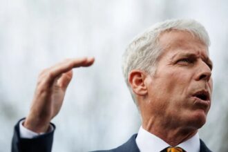 ¿Quién es Chris Wright y qué se sabe de su eventual viaje a Venezuela?