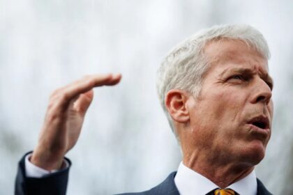 ¿Quién es Chris Wright y qué se sabe de su eventual viaje a Venezuela?