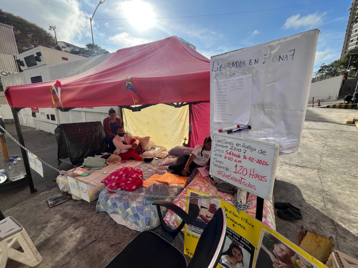 Familiares de presos políticos cumplieron 120 horas en huelga de hambre frente a Zona 7