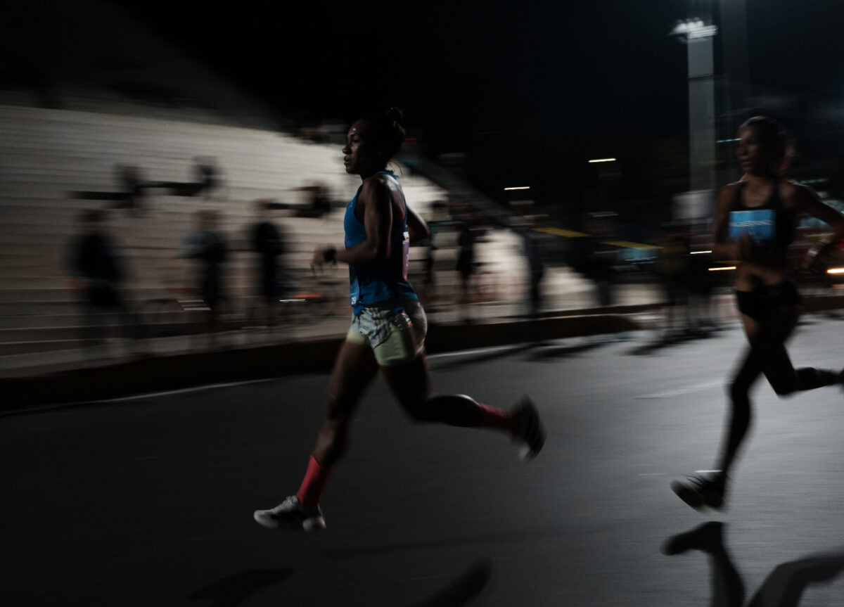 El panameño Castelblanco y la ecuatoriana Ortiz establecieron nuevos récords en los 42K del Maratón CAF 2026