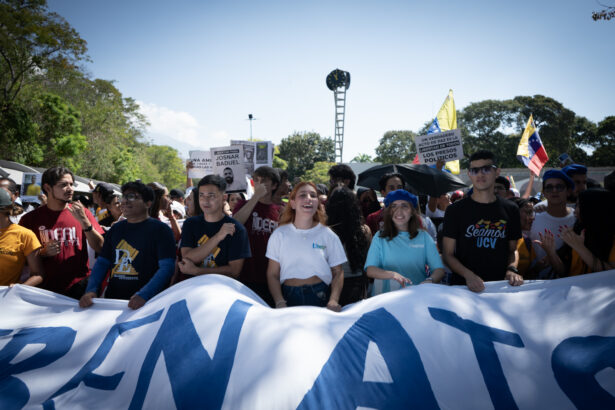En Caracas los estudiantes impulsaron un canto infinito de paz por el Día de la Juventud