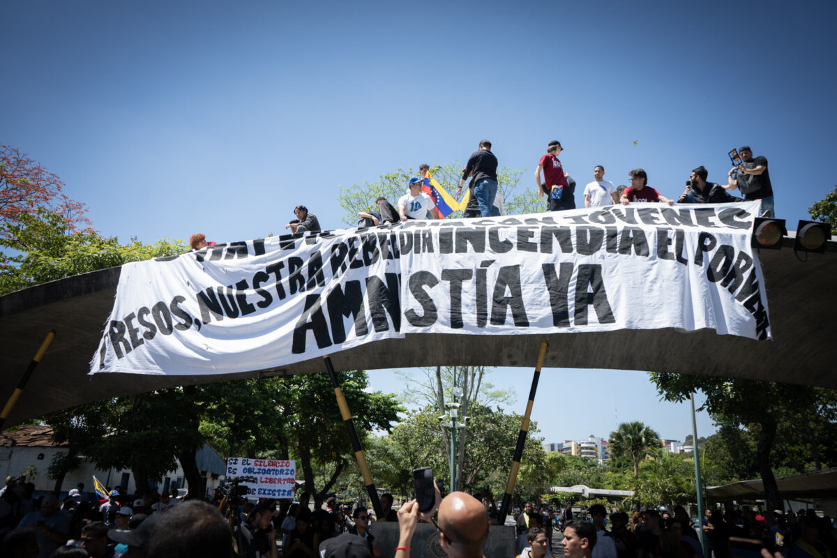 En Caracas los estudiantes impulsaron un canto infinito de paz por el Día de la Juventud