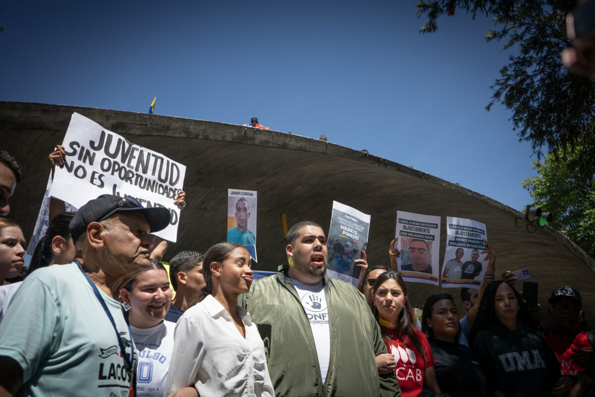 En Caracas los estudiantes impulsaron un canto infinito de paz por el Día de la Juventud
