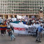 Trabajadores y pensionados protestaron frente al Ministerio del Trabajo para exigir reivindicaciones salariales 