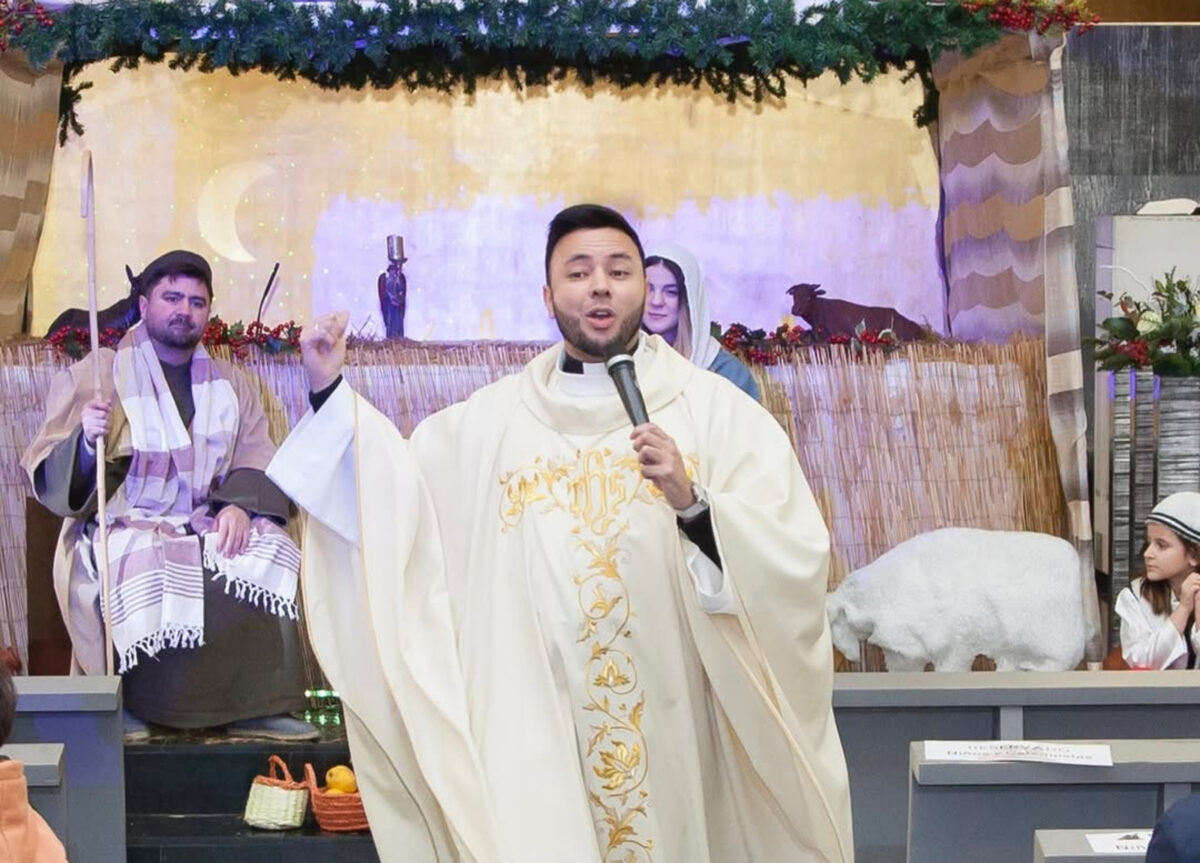 Jesús Medina, un sacerdote venezolano que lleva el Evangelio a las redes sociales