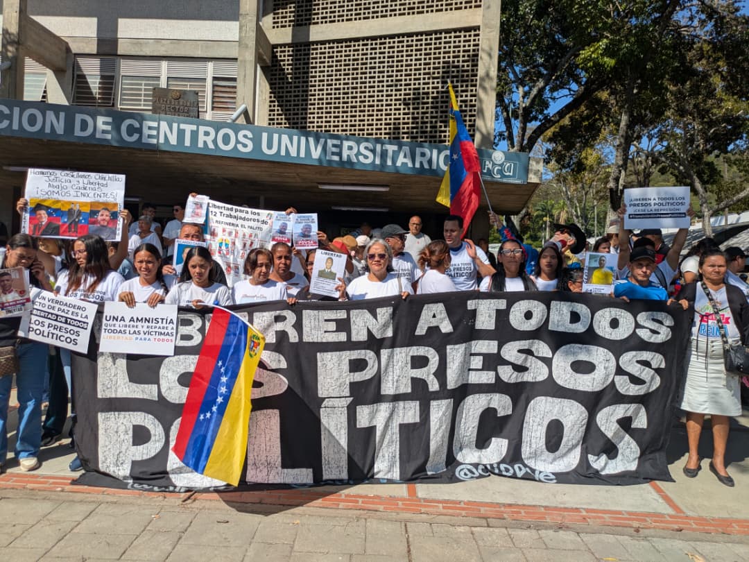 Así se desarrolla la manifestación de los estudiantes en la UCV por la liberación de los presos políticos