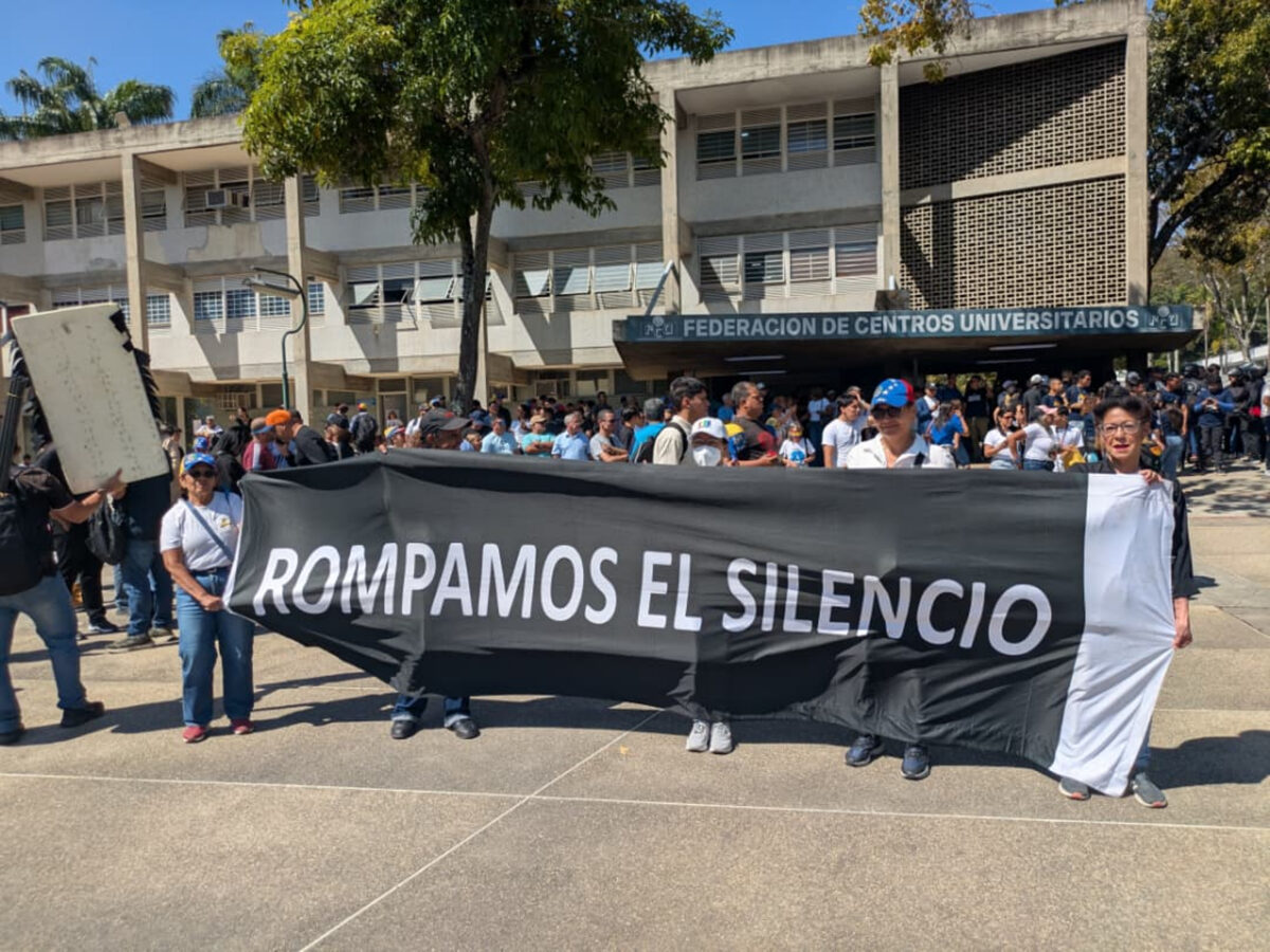 En imágenes: así se desarrolla la manifestación estudiantil en la UCV por la liberación de los presos políticos