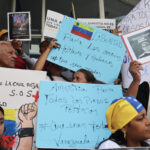 Activistas y familiares de presos políticos protestan frente a la Asamblea Nacional 