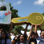 Madre de presa política conoció el paradero de su hija tras descompensarse en protesta de la UCV