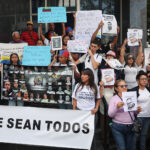 Activistas y familiares de presos políticos protestan frente a la Asamblea Nacional 