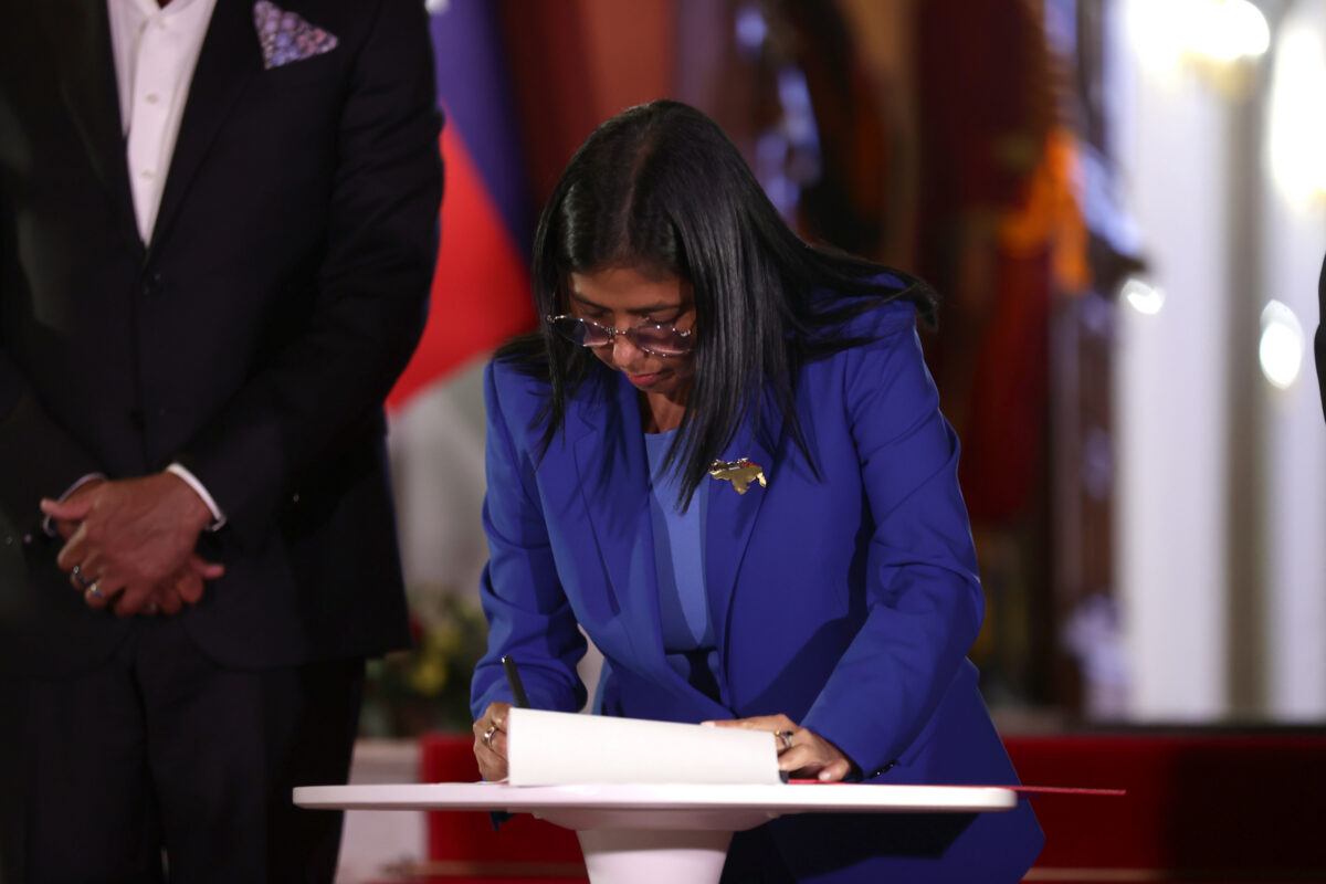 Delcy Rodríguez pidió “máxima celeridad” para aplicar la Ley de Amnistía y revisar casos no contemplados