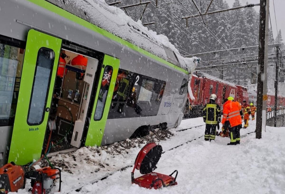 Descarrilamiento de tren en Suiza por una avalancha dejó cinco heridos