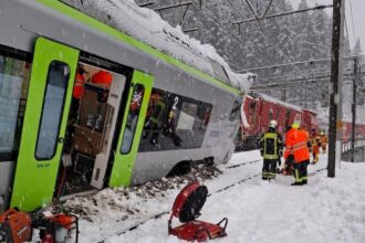 Descarrilamiento de tren en Suiza por una avalancha dejó cinco heridos