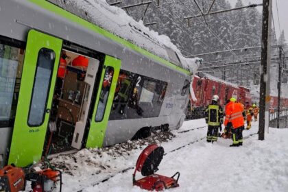 Descarrilamiento de tren en Suiza por una avalancha dejó cinco heridos