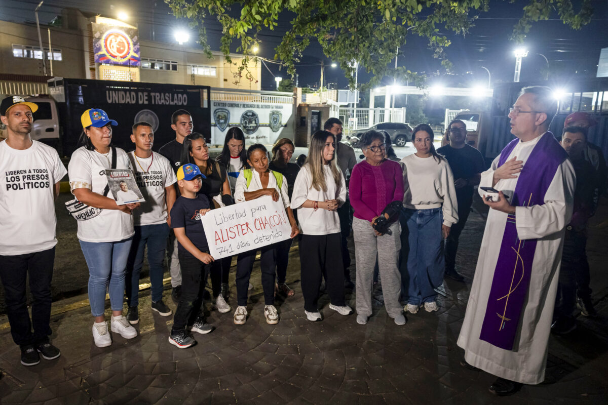Familiares de presos políticos realizaron una vigilia en sede de la PNB en La Yaguara para pedir su liberación