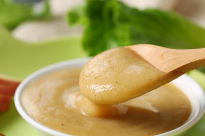 Un estudio reveló que más de 70 % de los alimentos para bebés son ultraprocesados y tienen aditivos 