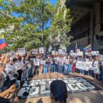 Familiares de presos políticos se concentran a las afueras del Palacio de Justicia