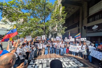 Familiares de presos políticos se concentran a las afueras del Palacio de Justicia