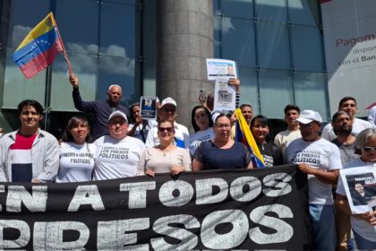 En imágenes: familiares de presos políticos se concentraron frente a la sede de la ONU en Caracas