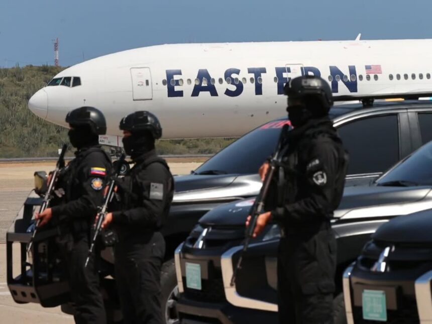 Arribaron al país 311 migrantes venezolanos en un vuelo de repatriación de EE UU