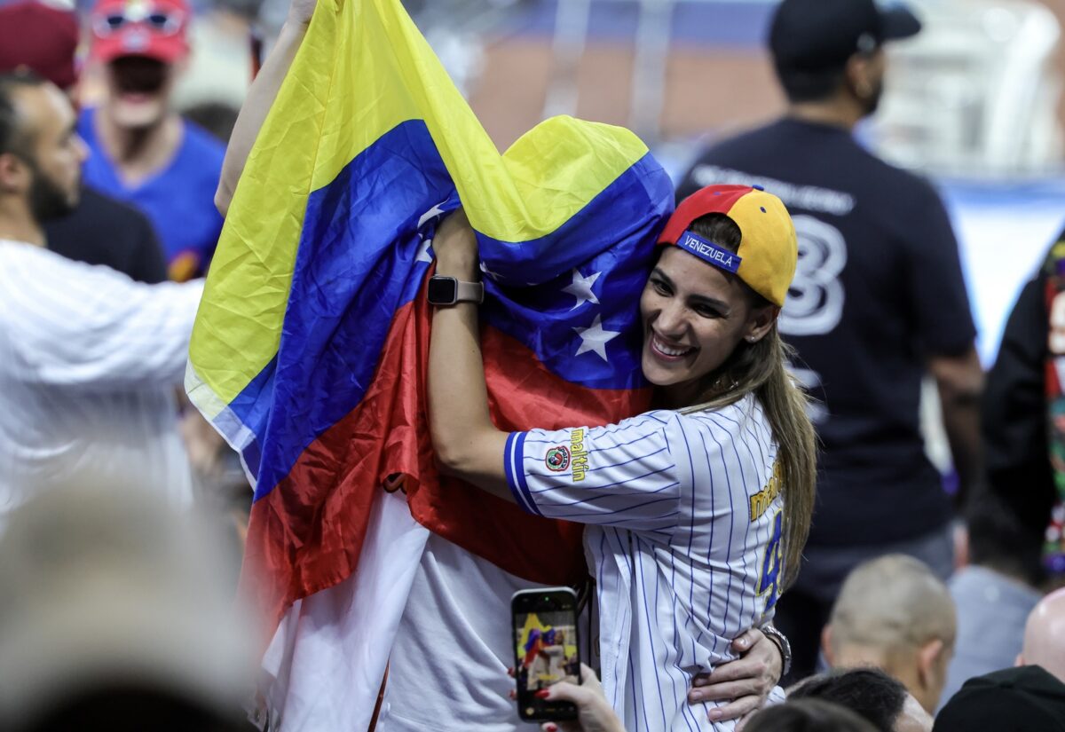 En imágenes: así vivió la fanaticada el histórico pase de Venezuela a la final del Clásico Mundial de Beisbol