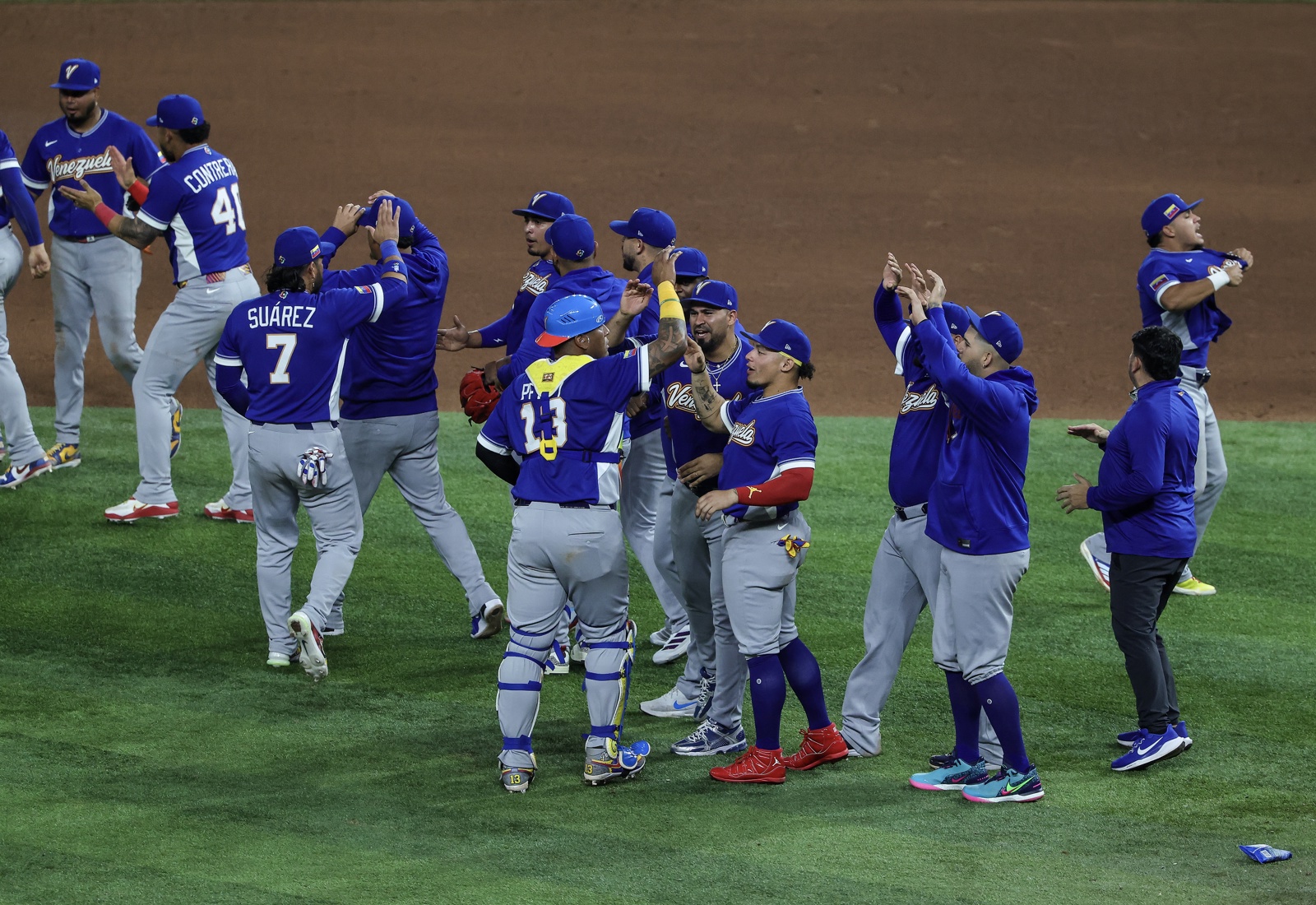 Baseball World Classic: Venezuela defeated the reigning champion Japan 8-5 and advanced to the semifinals