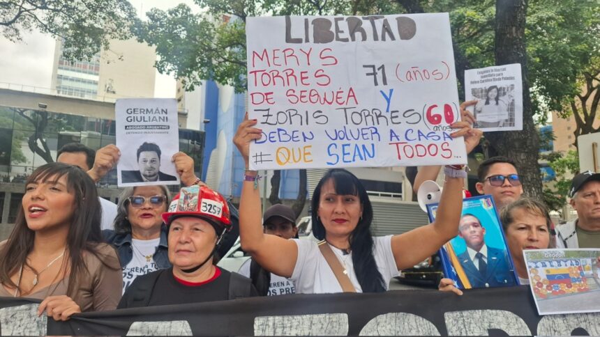 Familiares de presos políticos protestaron frente al Ministerio para el Servicio Penitenciario en Caracas