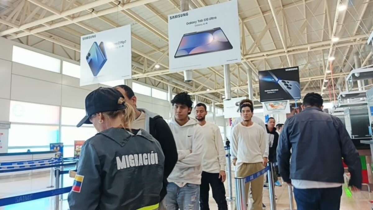 Llegaron a Venezuela 142 migrantes repatriados en un vuelo procedente de Estados Unidos