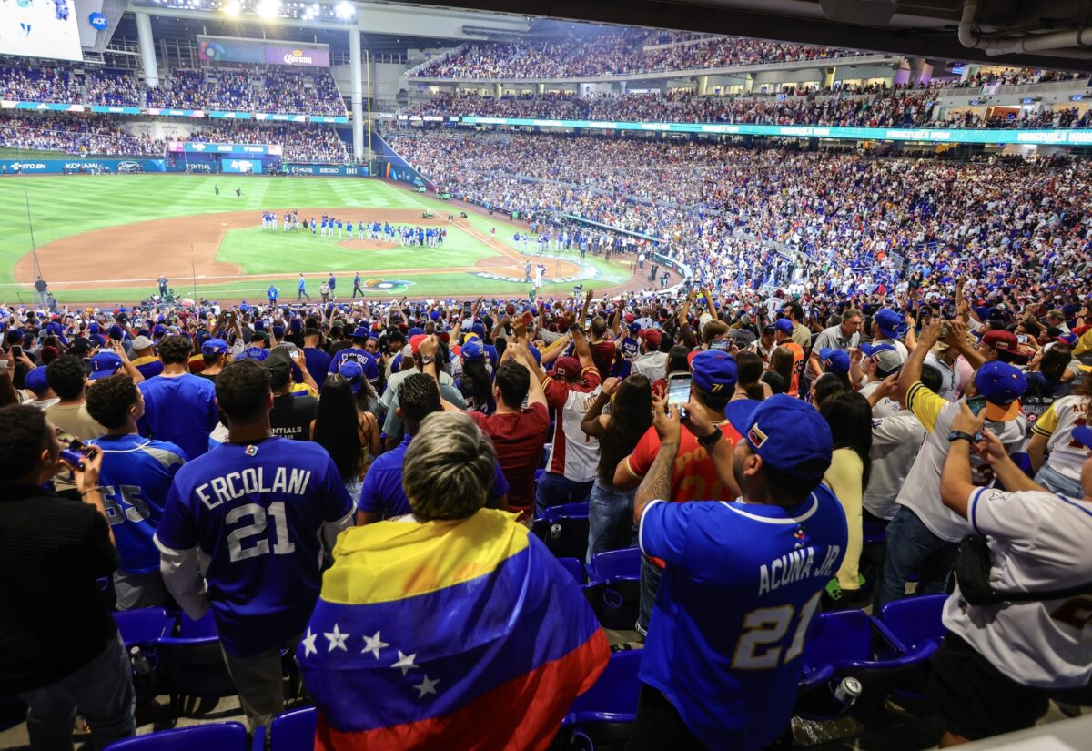 En imágenes: así vivió la fanaticada el histórico pase de Venezuela a la final del Clásico Mundial de Beisbol