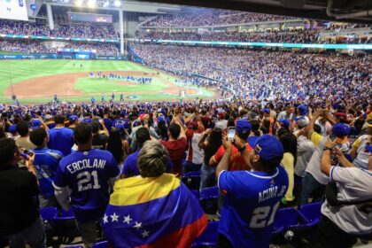 En imágenes: así vivió la fanaticada el histórico pase de Venezuela a la final del Clásico Mundial de Beisbol