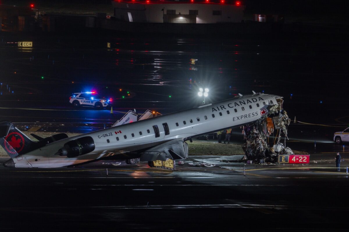 Dos personas murieron tras la colisión entre un avión y un camión de bomberos en aeropuerto de EE UU