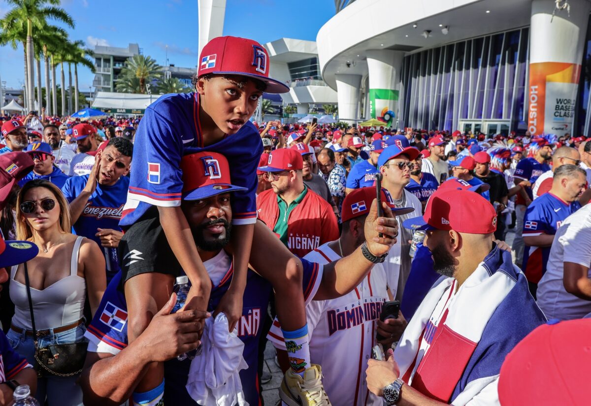 En imágenes: así se vive la previa del República Dominicana vs. Venezuela en el loanDepot Park de Miami