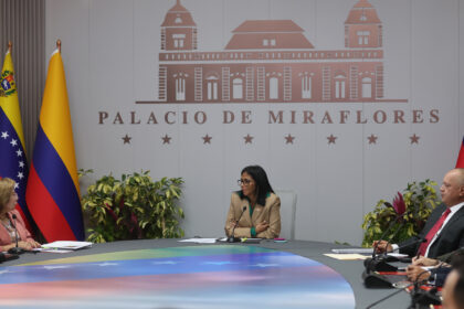 Gobierno venezolano anuncia primer envío de gas butano a Colombia en años