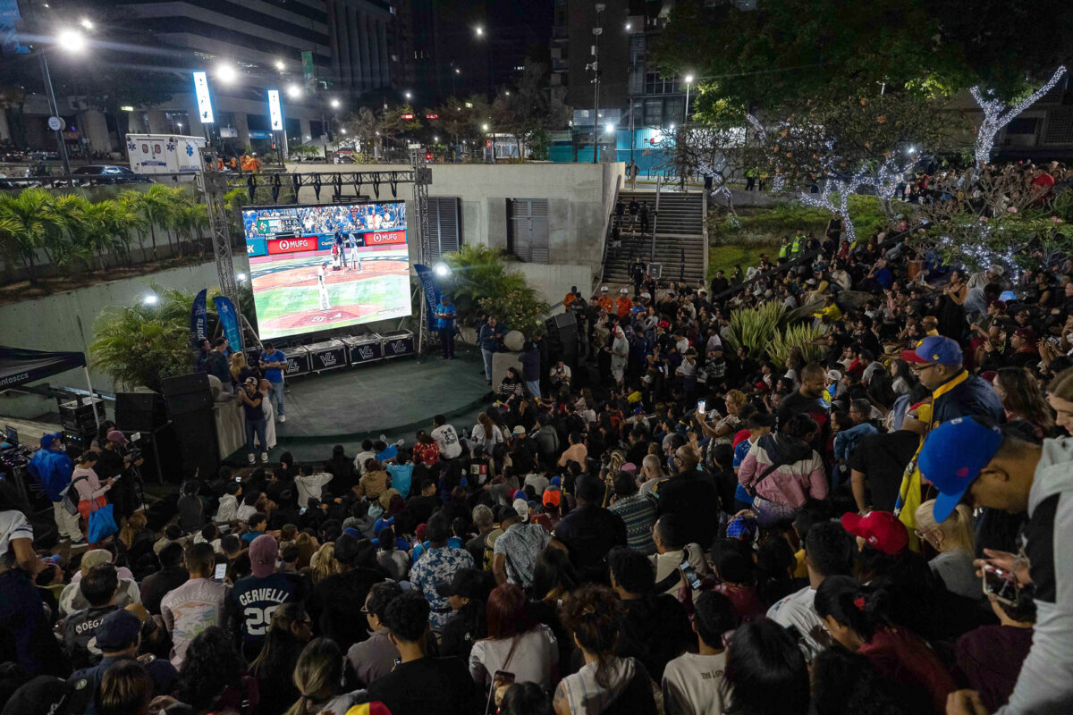 Miles de venezolanos salieron a las calles para celebrar su primer Clásico Mundial de Beisbol