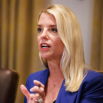 Pamela Bondi afirmó que EE UU busca a más “cómplices no acusados” de Nicolás Maduro